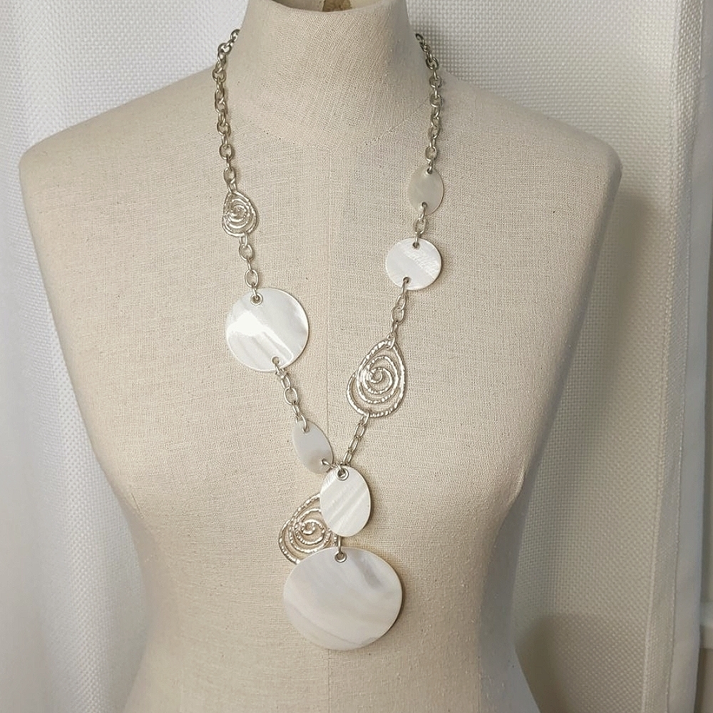🦋 Artsy Silver And Abalone Disc Statement Necklace